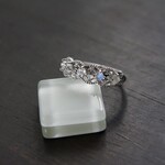 ロイヤルブルームーンストーン＆レインボームーンストーン＆ホワイトムーンストーン　5粒レースフレームリング　SILVER925