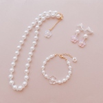 お花とパールのネックレス　ブレスレット　イヤリング　キッズ　アクセサリー　子供用　発表会　結婚式　誕生日　プレゼント
