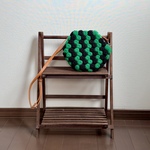 すいかイメージのコイル編みポシェット