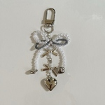 W ribbon keychain / パール グレー リボン キーホルダー