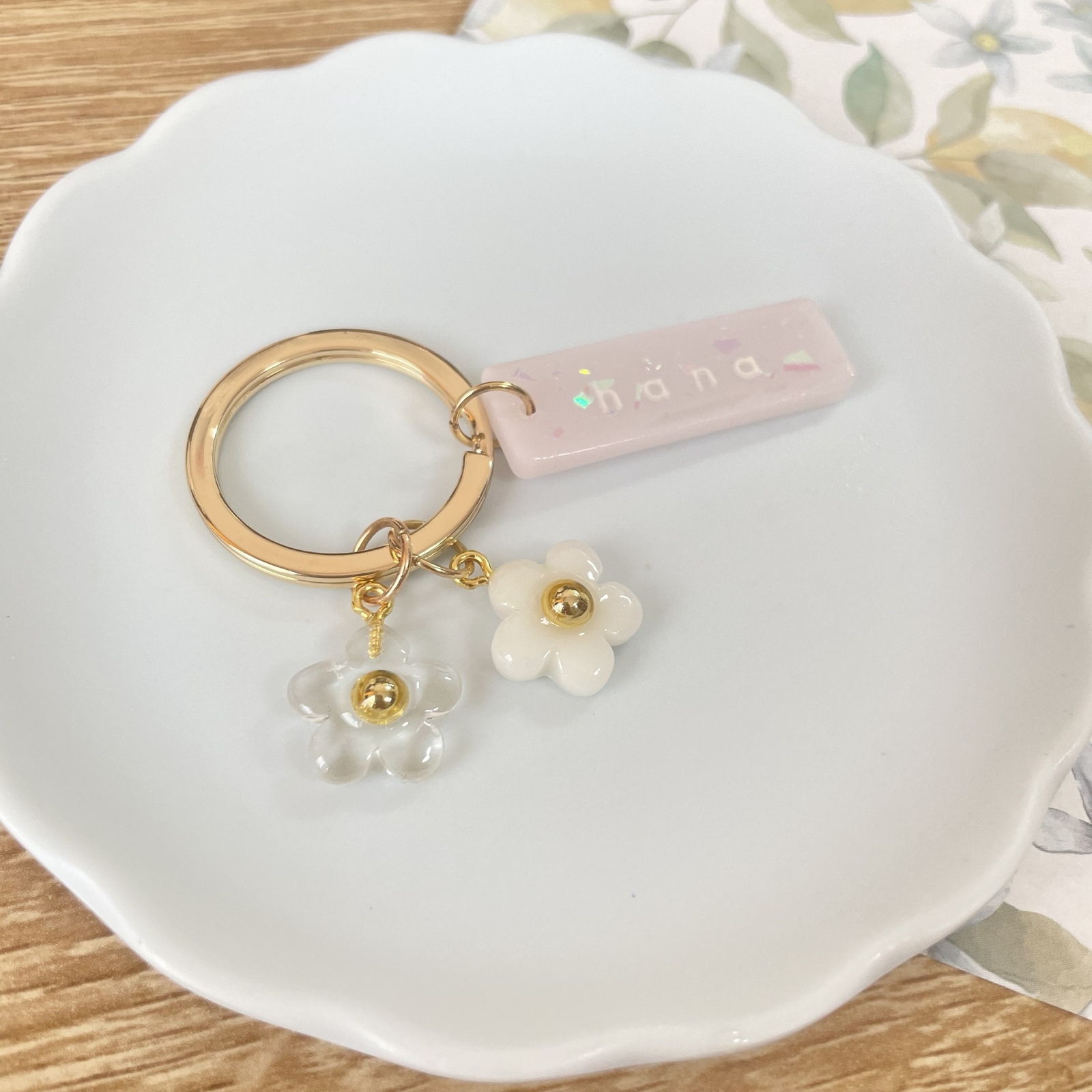 名入れ】カラフル ネームキーホルダー（ダブルフラワー）【ギフト や