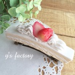 いちごショートのバレッタ