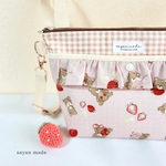 ショルダーバッグにもなる ! いちごくまちゃんのフリル抱っこ紐ポーチ🍓