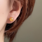 イエローオレンジの小粒ピアス/イヤリング ひまわり 向日葵 軽い レジン 小さめ 本物のお花 パール 推し活にも◎