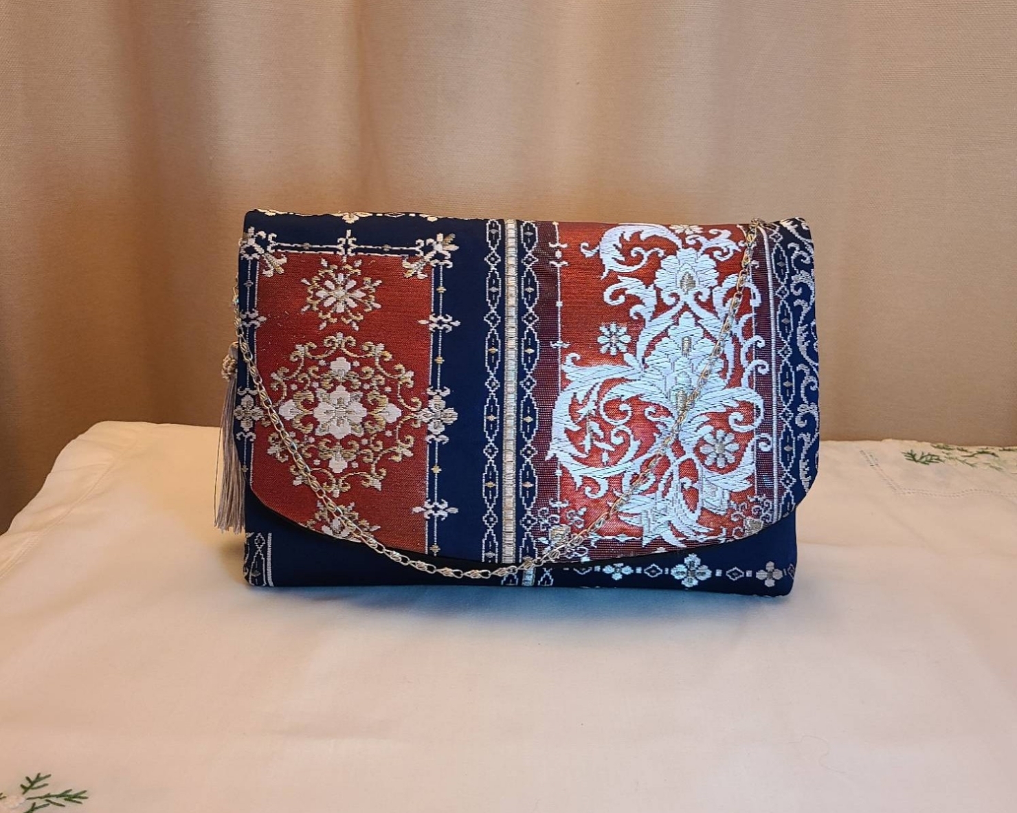 花菱に唐草模様、シルク着物帯の2waysクラッチバッグ 花模様、桜花