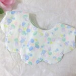 New*ふわふわお花のスタイ*水彩風ちょうちょ*ブルーグリーン