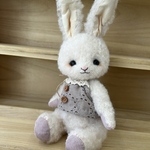 ハンドメイド　ナチュラルコットンベストを着たテディベア風ウサギちゃん🐰ぬいぐるみ　F86