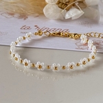 ホワイト×ゴールド② お花のビーズブレスレット❁⃘*.ﾟ 〔白 金 フラワー アクセサリー〕