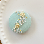 ビーズ刺繍くるみボタン（ヘアゴム/ブローチ）