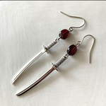 ガーネットと刀のピアスorイヤリング