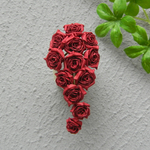ミニチュア　ダークレッドのバラのキャスケードブーケ