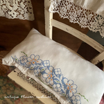 ぷっくり花柄刺繍の可愛い横長クッション（抱き枕）アンティーク