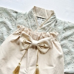 シンプルデザインのベビー袴　刺繍生地　丸柄ライトブルー×サンドベージュ　お食い初め　お宮参り　100日祝い　100日　百日祝い　男の子　女の子　水色　シンプル　60 70 80 90 七五三　七夕