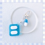 おくすりキーホルダー💊ミニ（クリアブルーラメ）