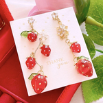 ✨️人気𝑵𝑶.1✨️❣️大大大人気❣️数量限定❣️大人可愛いෆ˚*asymmetry レッド 苺🍓✨️ いちご🍓✨️  ゆらゆら♪ ピアス イヤリング お洒落 レディース アクセサリー 