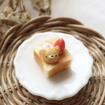 ミニチュアパン　ポップいちごアイスといちごのせ