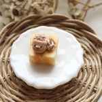 ミニチュアパン　チョコアイスとホイップクリームのせ