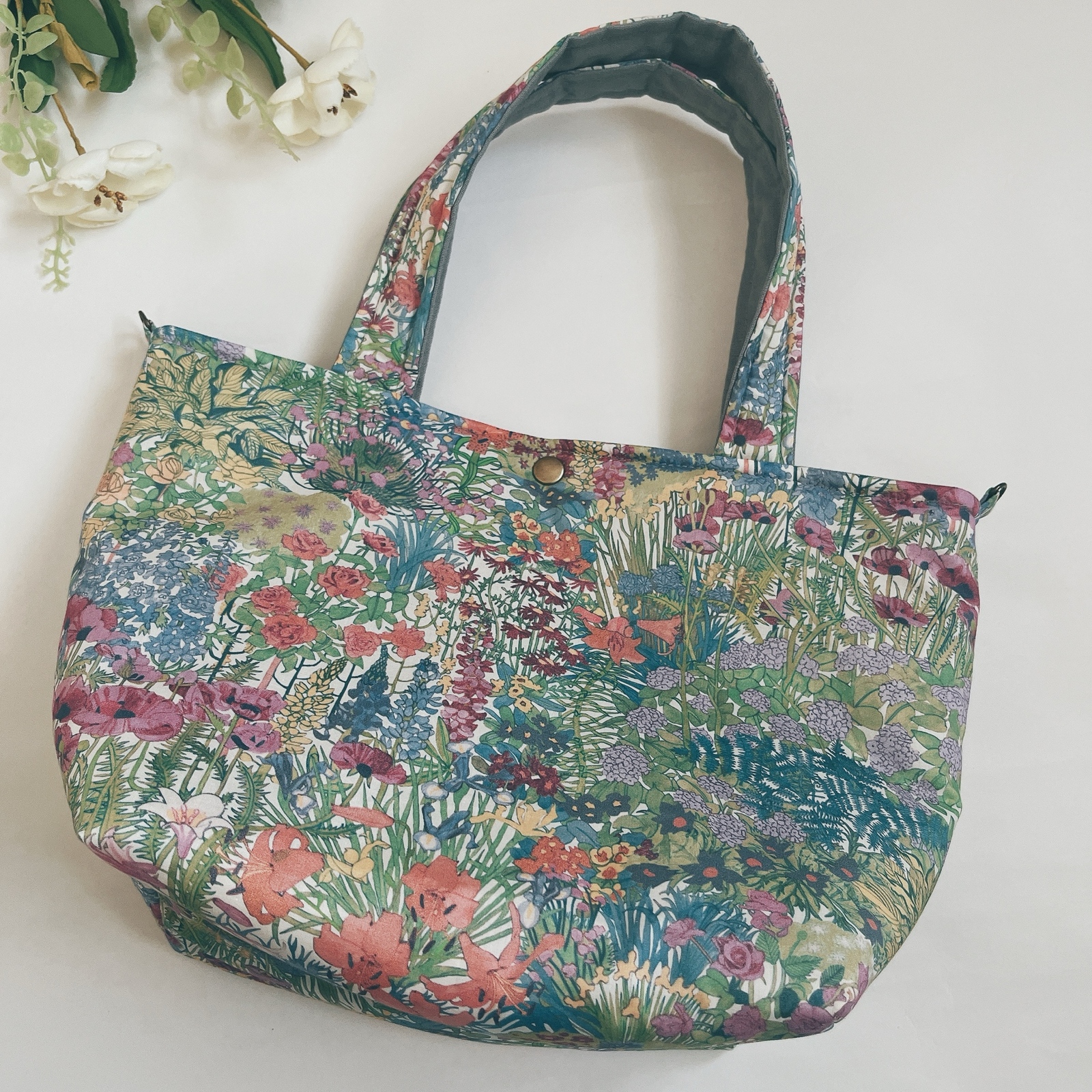 リバティ＊アリスズガーデン＊トートバッグ＊サブバッグ＊ハンドメイド＊ラミネート＊ランチバッグ＊送料無料 リバティ＊アリスズガーデン＊トートバッグ＊サブバッグ＊ハンドメイド