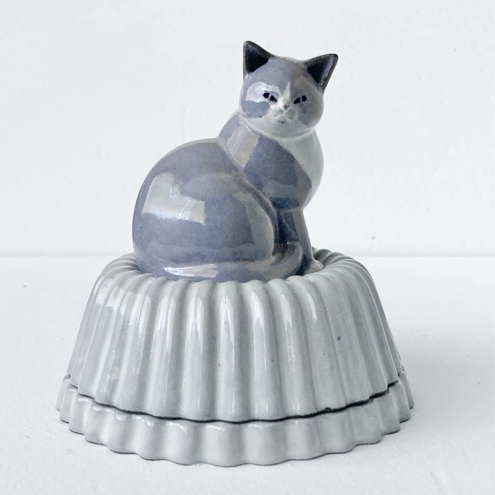 猫耳から香]ネコ香炉 ハチ - pottery neg. | minne byGMOペパボ 国内