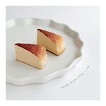 スフレチーズケーキ［食品サンプル|ミニチュアフード|フェイクフード|ミニチュアスイーツ|フェイクスイーツ|クレイケーキ|フェイクケーキ|おままごと|カフェ|ケーキ屋さんごっこ|レジン|樹脂粘土］