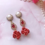 燃ゆる思いの赤薔薇イヤリング/ピアス　［ローズ レッド　赤バラ　ばら　ベルサイユ　ドンジュアン  宝塚　雪組　花組　ビジュー　キュービックジルコニア ］