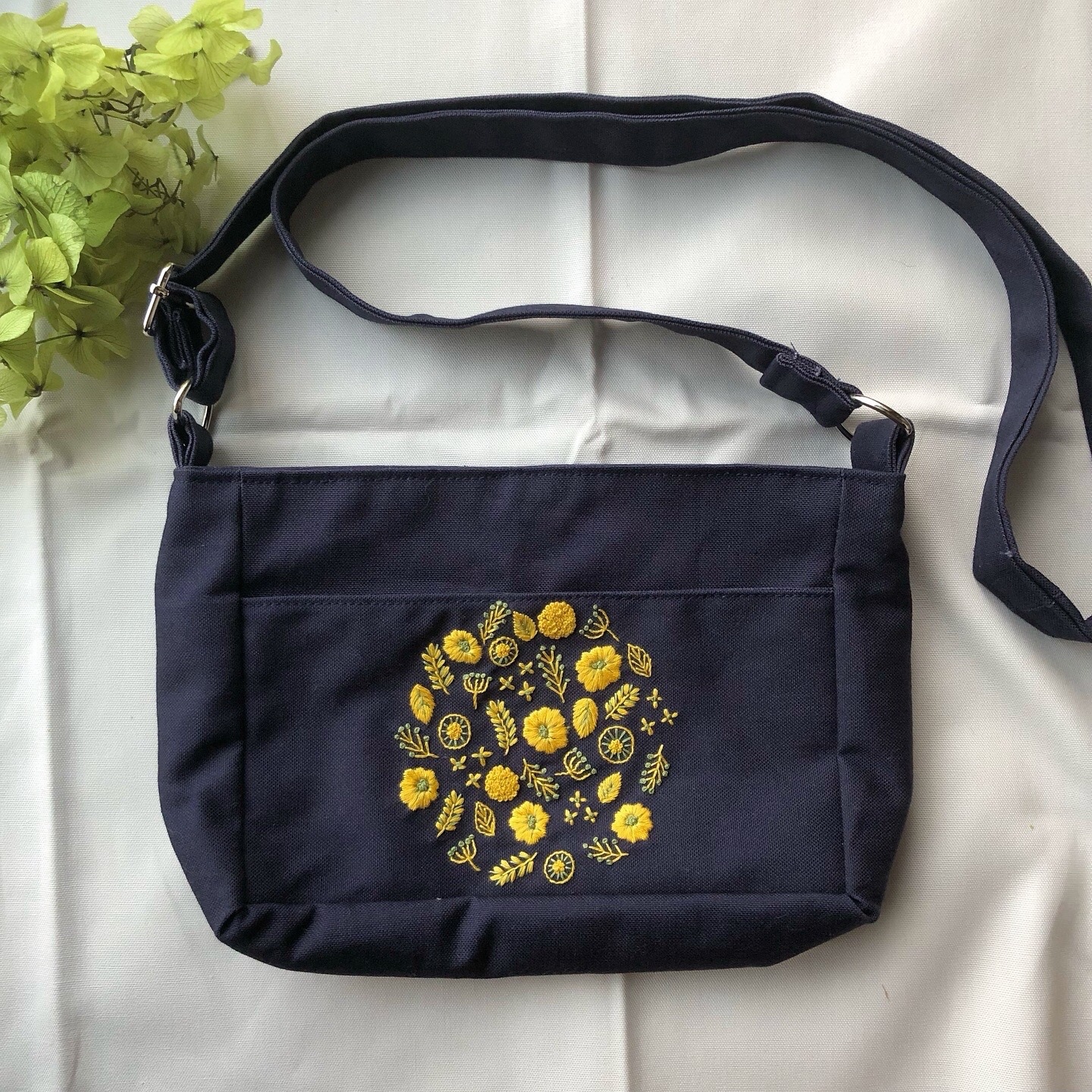 クリスマスリース刺繍の壁飾り 壁掛け 刺繍枠 - yuyu＊accessory