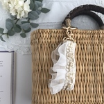 再販♪アシメフリルの刺繍ハンドストラップ（ホワイト）