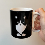 ハチワレ猫のマグカップ（ブラック ねこ）