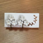 陶器風 白いお花のピアス