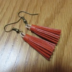 本革　タッセルピアス