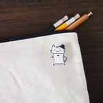 おめかしするネコくん［ブローチ］