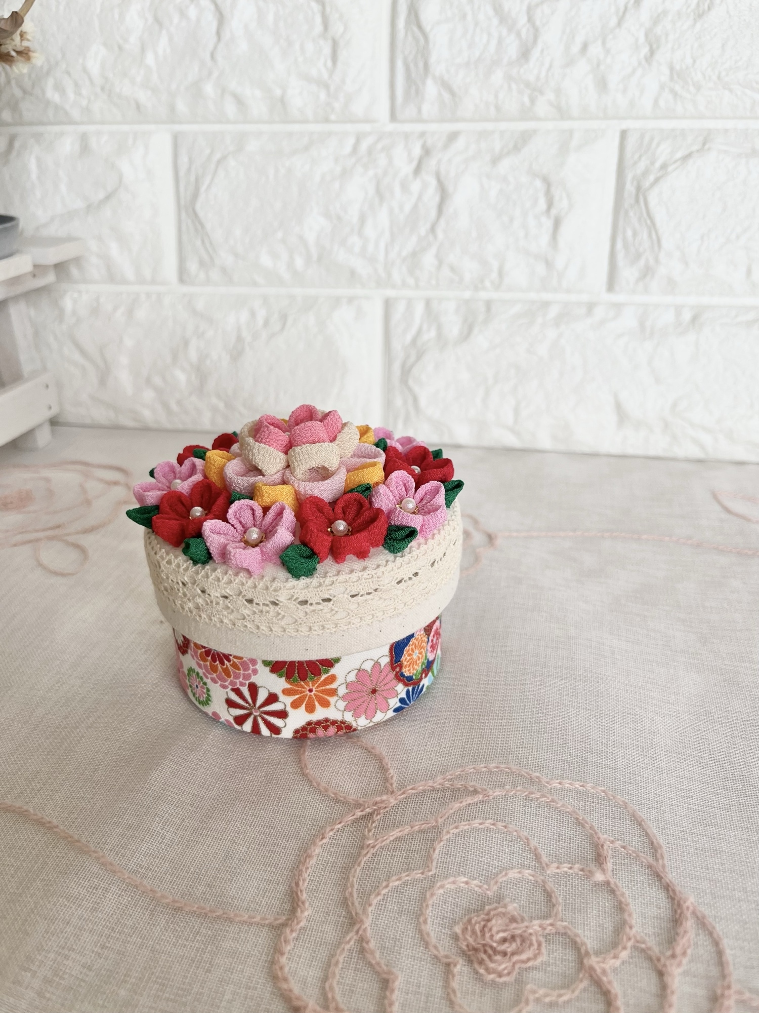 オリジナルなカルトナージュ で創り上げたオシャレで可愛いミニ箪笥 オリジナルなカルトナージュ で創り上げたオシャレで可愛いミニ箪笥