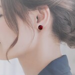 ＊存在感あるレッドカラーアンバー（琥珀、色加工有）のシンプルなイヤリング＊ピアスは売り切れです