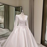 ウエディングドレス Vネック 長袖 プリンセスライン ロングトレーン 結婚式/拳式