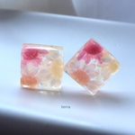フラワースクエアイヤリング（ピンク）お花しかく
