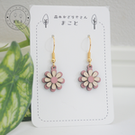 木製　花のピアス（ピンク）