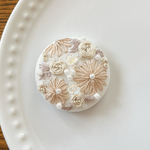 ビーズ刺繍くるみボタン（ヘアゴム/ブローチ）