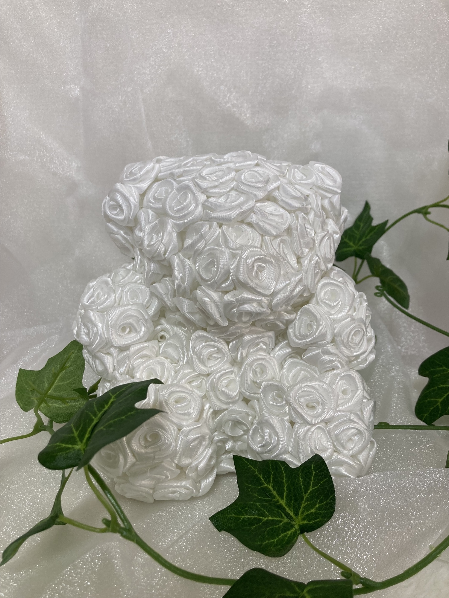 上品なサテン ローズベア 薔薇 ホワイト