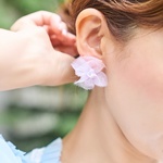アジサイ/アーリーブルー｜大きさえらべる花咲きぽんぽんフリル｜ピアス/イヤリング
