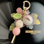 うさちゃん団子の和菓子キーホルダー うさぎ 桜大福 練り切り 食品サンプル フェイクスイーツ ミニチュア 樹脂粘土 ドール ブライス 和風 着物 浴衣 和装 和小物 リアル プレゼント プチギフト 