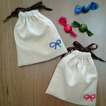 リボンの刺繍のキャンディポーチ