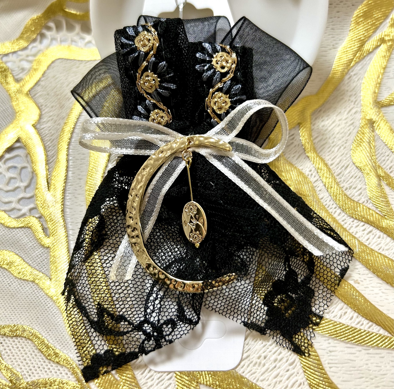 ご検討中】2way* ホワイトフラワーにインド刺繍リボンタッセル