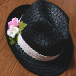 黒に白レース小さめ薔薇付き可愛いガーリー中折れ麦わら帽子 