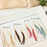 スエードとフェザーのピアス