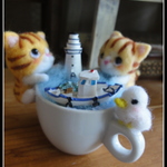 ＊カップにくっ付いた２匹のねこちゃん　置物＊