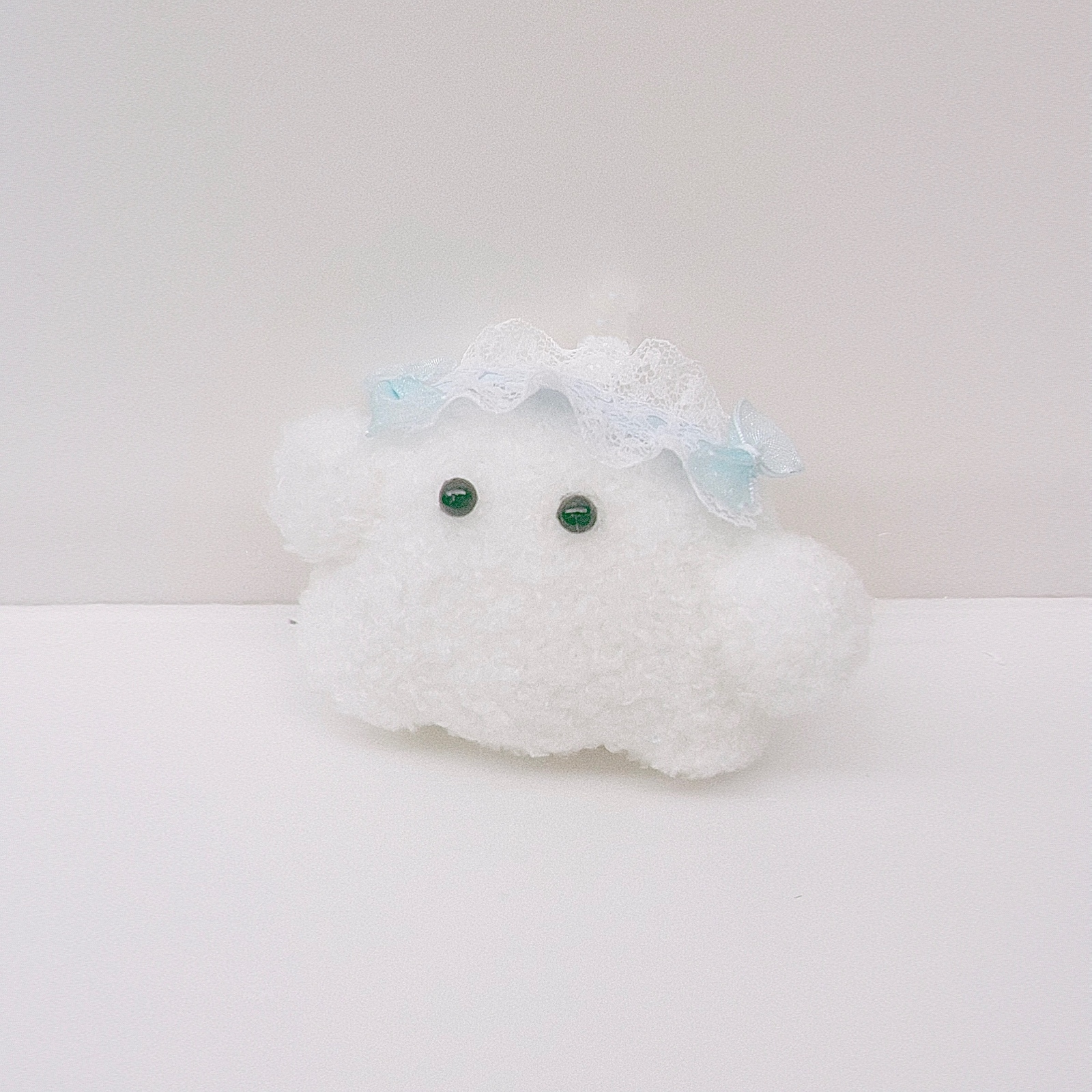 シュークリームちゃん ハンドメイド ぬいぐるみ シュークリーム先輩【モンテール公式】 (@monteur_mr_shuu) / X