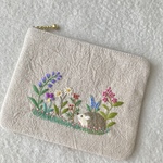 コットンリネンと刺繍のハリネズミのポーチ