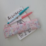 〈リバティ  ベッツィ 〉ラミネート・スリム ペンケース（フラットタイプ）