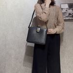 今だけ価格★Louis Vuitton エピ　斜めがけショルダーバッグ ルイヴィトン 本革shoulder bag アンティーク　ヴィンテージ　ハンドバッグ　ショルダーバッグ