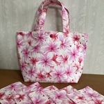 🉐ハイビスカス🌺柄のマルチバッグ(ピンク　🌺🌿)